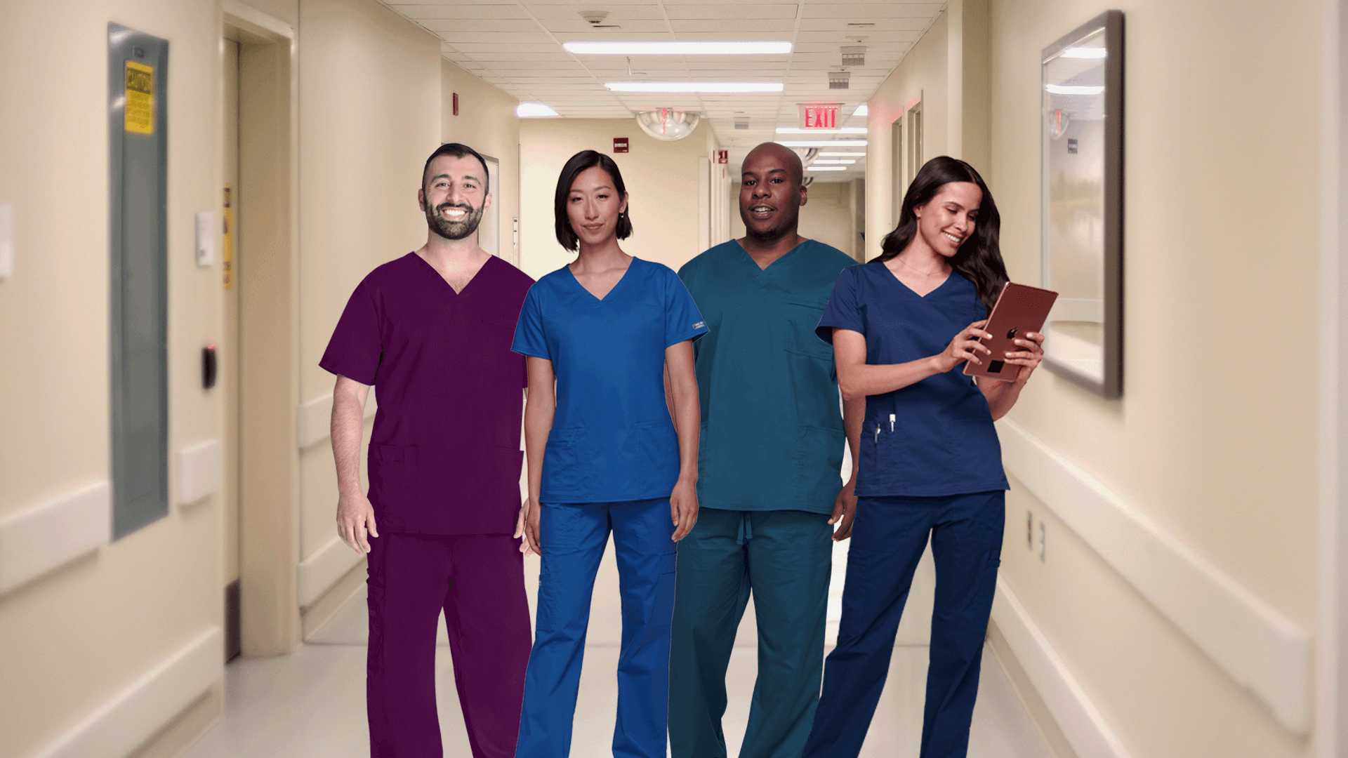 Personas con uniformes sanitarios