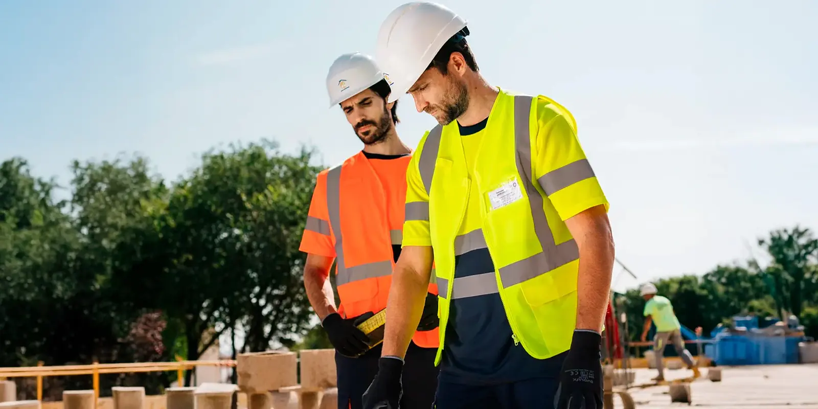 Vestuario laboral para verano
