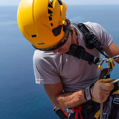 Casco Petzl Vertex Vent Amarillo secondary image