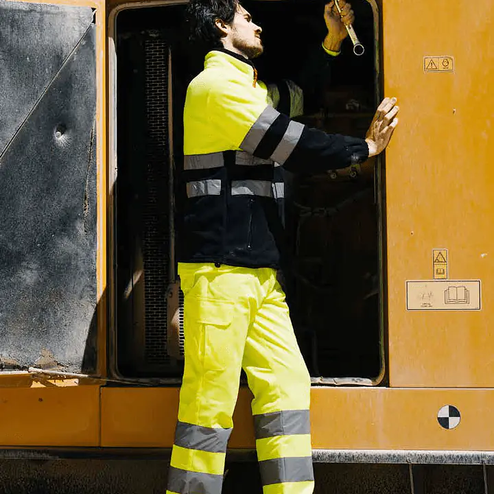 img698_safeguru_nb.png