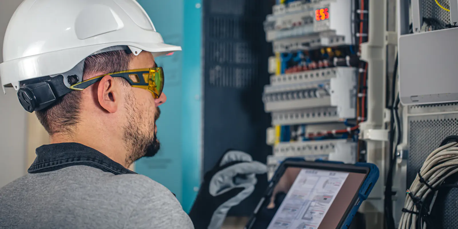 Riesgo Eléctrico – Qué es y qué factores tener en cuenta